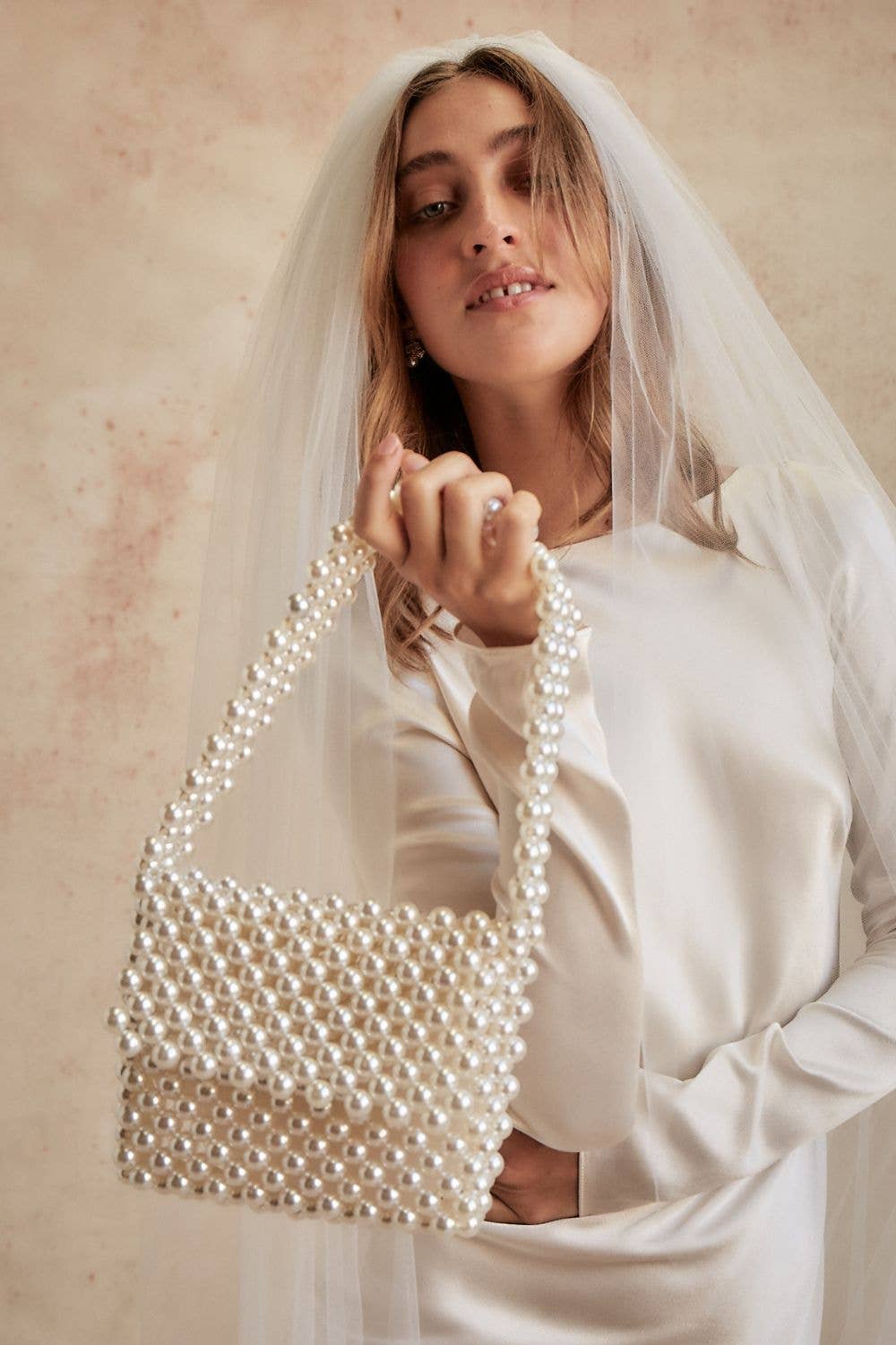 Statement Henkeltasche aus Perlen ivory