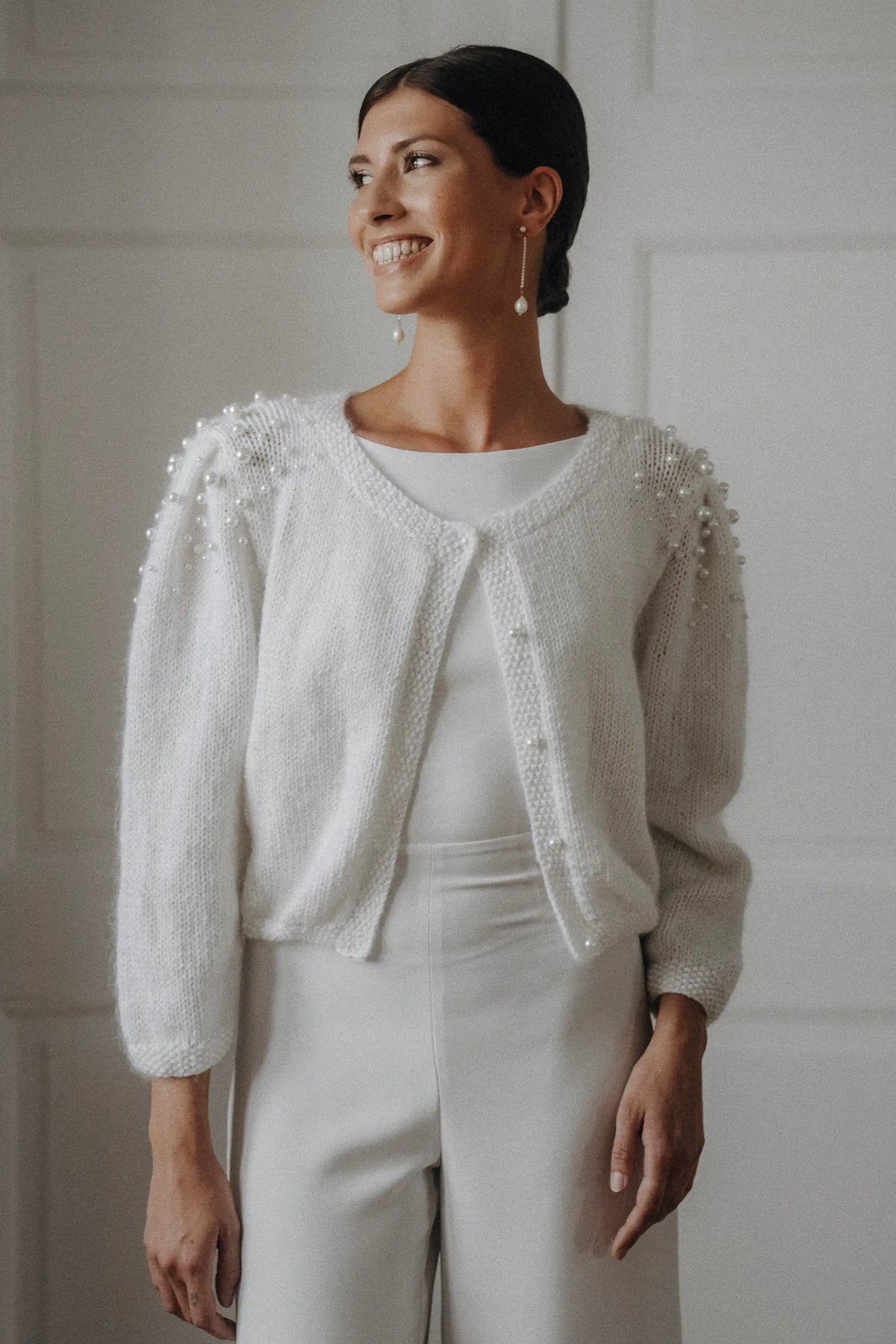 Elegante Bridal Knit Strickjacke aus Merino Mohair Seide mit Perlenknöpfen
