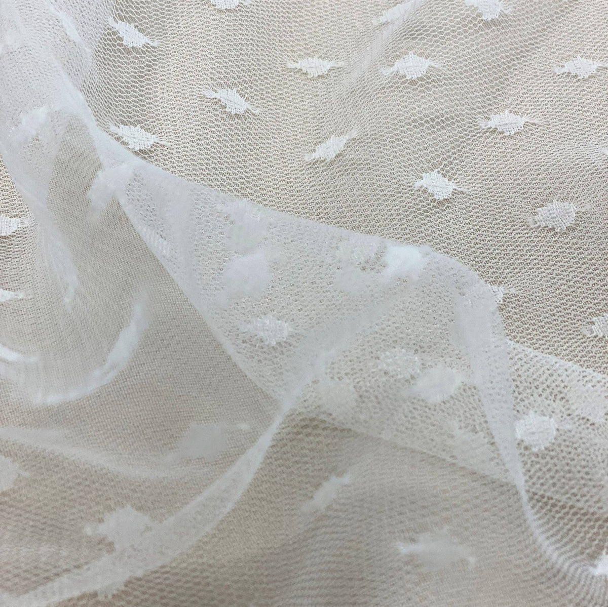 weisser weicher Tüll mit Polka Dots 